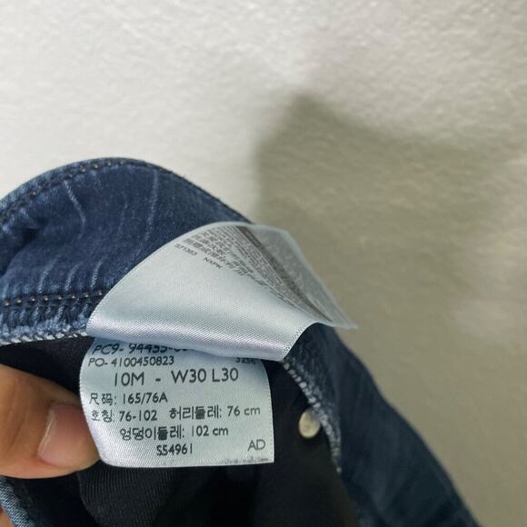 Signature Levis Womens Jeans Size 30 Blue Totally Shaping Pull On Skinny Leg - Picture 5 of 15